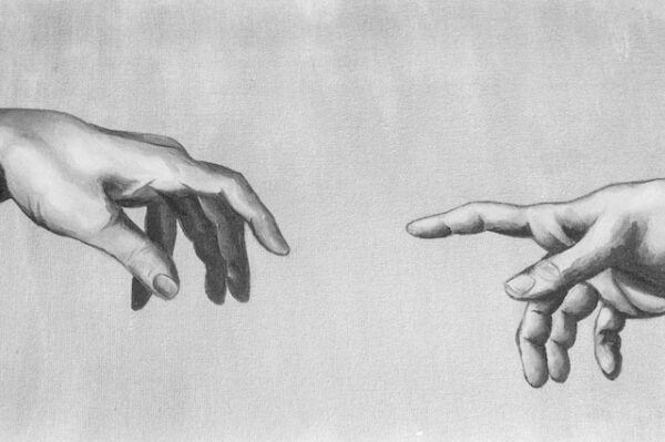 handritad bild i med två händer som sträcker sig mot varandra, likt den berömda bilden av Michellangelo i Sixtinska kapellets tak 